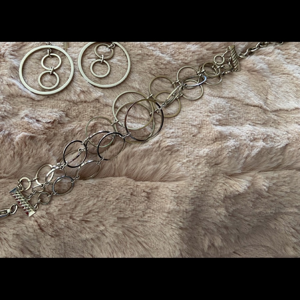 Silver circle style bracelet and matching pierced earrings - Picture 2 of 8